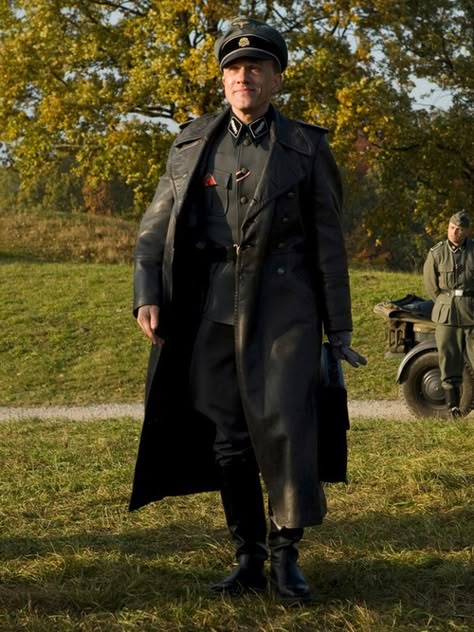 976cffcca9d28b405eb29b9d34f5db7e--inglorious-bastards-christoph-waltz.jpg